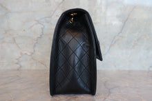 Load image into Gallery viewer, CHANEL 2.55 Chain shoulder bag Lambskin Black/Gold hadware Shoulder bag 700100004