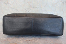 画像をギャラリービューアに読み込む, CHANEL/シャネル マドモアゼルチェーンショルダーバッグ キャビアスキン ブラック/ゴールド金具 ショルダーバッグ 800010176