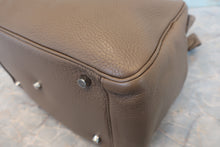 Load image into Gallery viewer, HERMES LINDY 30 Clemence leather Etoupe gray A Engraving Shoulder bag 800090016