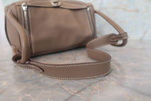 Load image into Gallery viewer, HERMES LINDY 26 Swift leather Etoupe gray T Engraving Shoulder bag 700120142