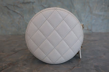 画像をギャラリービューアに読み込む, CHANEL/シャネル マトラッセラウンドチェーンショルダーバッグ キャビアスキン ホワイト/ゴールド金具 ショルダーバッグ 800040100