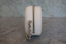 画像をギャラリービューアに読み込む, CHANEL/シャネル マトラッセラウンドチェーンショルダーバッグ キャビアスキン ホワイト/ゴールド金具 ショルダーバッグ 800040100