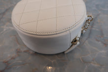 画像をギャラリービューアに読み込む, CHANEL/シャネル マトラッセラウンドチェーンショルダーバッグ キャビアスキン ホワイト/ゴールド金具 ショルダーバッグ 800040100