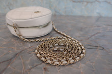 画像をギャラリービューアに読み込む, CHANEL/シャネル マトラッセラウンドチェーンショルダーバッグ キャビアスキン ホワイト/ゴールド金具 ショルダーバッグ 800040100