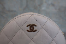 画像をギャラリービューアに読み込む, CHANEL/シャネル マトラッセラウンドチェーンショルダーバッグ キャビアスキン ホワイト/ゴールド金具 ショルダーバッグ 800040100