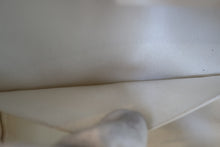 画像をギャラリービューアに読み込む, CHANEL/シャネル マトラッセラウンドチェーンショルダーバッグ キャビアスキン ホワイト/ゴールド金具 ショルダーバッグ 800040100