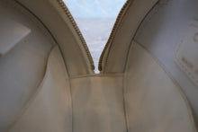 画像をギャラリービューアに読み込む, CHANEL/シャネル マトラッセラウンドチェーンショルダーバッグ キャビアスキン ホワイト/ゴールド金具 ショルダーバッグ 800040100