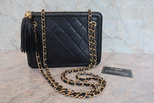 Load image into Gallery viewer, CHANEL Matelasse fringe shoulder bag Lambskin Black/Gold hadware Shoulder bag 800040093