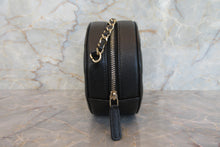 Load image into Gallery viewer, CHANEL Matelasse round chain shoulder bag Caviar skin Black/Gold hadware Shoulder bag 700070211