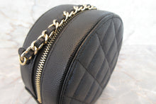 Load image into Gallery viewer, CHANEL Matelasse round chain shoulder bag Caviar skin Black/Gold hadware Shoulder bag 700070211