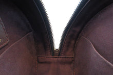 Load image into Gallery viewer, CHANEL Matelasse round chain shoulder bag Caviar skin Black/Gold hadware Shoulder bag 700070211