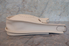Load image into Gallery viewer, HERMES EVELYNE 3PM Epsom leather Craie X Engraving Shoulder bag 700120129