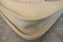 Load image into Gallery viewer, HERMES EVELYNE 3PM Epsom leather Craie X Engraving Shoulder bag 700120129