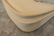 Load image into Gallery viewer, HERMES EVELYNE 3PM Epsom leather Craie X Engraving Shoulder bag 700120129