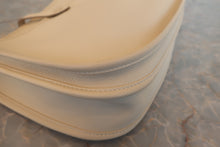 Load image into Gallery viewer, HERMES EVELYNE 3PM Epsom leather Craie X Engraving Shoulder bag 700120129