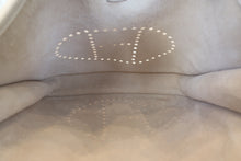 Load image into Gallery viewer, HERMES EVELYNE 3PM Epsom leather Craie X Engraving Shoulder bag 700120129