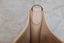 Load image into Gallery viewer, HERMES EVELYNE 3PM Epsom leather Craie X Engraving Shoulder bag 700120129