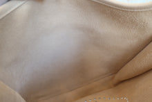 Load image into Gallery viewer, HERMES EVELYNE 3PM Epsom leather Craie X Engraving Shoulder bag 700120129
