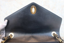 将图片加载到图库查看器,CHANEL/香奈儿 V线 链条包 荔枝皮 Black/Gold hadware(黑色/金色金属) 肩背包 800010228