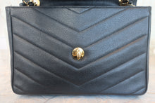 将图片加载到图库查看器,CHANEL/香奈儿 V线 链条包 荔枝皮 Black/Gold hadware(黑色/金色金属) 肩背包 800010228