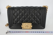 画像をギャラリービューアに読み込む, CHANEL/シャネル ボーイシャネルチェーンショルダーバッグ キャビアスキン ブラック/ゴールド金具 ショルダーバッグ 800100058