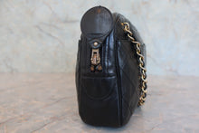 Load image into Gallery viewer, CHANEL Matelasse chain shoulder bag Lambskin Black/Gold hadware Shoulder bag 800040105