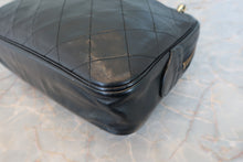 Load image into Gallery viewer, CHANEL Matelasse chain shoulder bag Lambskin Black/Gold hadware Shoulder bag 800040105