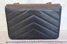 Load image into Gallery viewer, CHANEL  V-Stitch chain shoulder bag Caviar skin Black/Gold hadware Shoulder bag 700100026