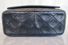 Load image into Gallery viewer, CHANEL Matelasse Chain shoulder bag Lambskin Black/Gold hadware Shoulder bag 800040103