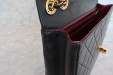 Load image into Gallery viewer, CHANEL Medium Matelasse single flap chain shoulder bag Lambskin Black/Gold hadware Shoulder bag 700060182
