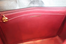 Load image into Gallery viewer, CHANEL Medium Matelasse single flap chain shoulder bag Lambskin Black/Gold hadware Shoulder bag 700060182