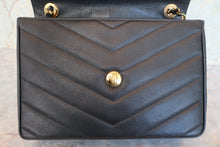 Load image into Gallery viewer, CHANEL  V-Stitch chain shoulder bag Caviar skin Black/Gold hadware Shoulder bag 700100026