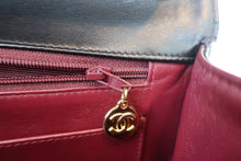 Load image into Gallery viewer, CHANEL Medium Matelasse single flap chain shoulder bag Lambskin Black/Gold hadware Shoulder bag 700060182