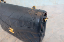 Load image into Gallery viewer, CHANEL Matelasse chain shoulder bag Lambskin Navy/Gold hadware Shoulder bag 800040085