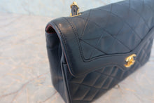 Load image into Gallery viewer, CHANEL Matelasse chain shoulder bag Lambskin Navy/Gold hadware Shoulder bag 800040085