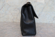 Load image into Gallery viewer, CHANEL Medium Matelasse Single flap chain shoulder bag Lambskin Black/Gold hadware Shoulder bag 700100049