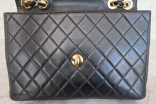 Load image into Gallery viewer, CHANEL Medium Matelasse Single flap chain shoulder bag Lambskin Black/Gold hadware Shoulder bag 700100049