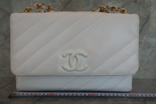 画像をギャラリービューアに読み込む, CHANEL/シャネル バイアスステッチチェーンショルダーバッグ キャビアスキン ホワイト/ゴールド金具 ショルダーバッグ 700060208
