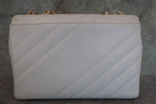 画像をギャラリービューアに読み込む, CHANEL/シャネル バイアスステッチチェーンショルダーバッグ キャビアスキン ホワイト/ゴールド金具 ショルダーバッグ 700060208