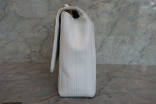 画像をギャラリービューアに読み込む, CHANEL/シャネル バイアスステッチチェーンショルダーバッグ キャビアスキン ホワイト/ゴールド金具 ショルダーバッグ 700060208