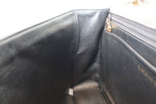 Load image into Gallery viewer, CHANEL Medium Matelasse Single flap chain shoulder bag Lambskin Black/Gold hadware Shoulder bag 700100049