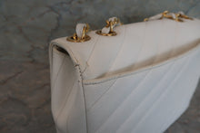 画像をギャラリービューアに読み込む, CHANEL/シャネル バイアスステッチチェーンショルダーバッグ キャビアスキン ホワイト/ゴールド金具 ショルダーバッグ 700060208