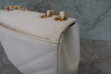 画像をギャラリービューアに読み込む, CHANEL/シャネル バイアスステッチチェーンショルダーバッグ キャビアスキン ホワイト/ゴールド金具 ショルダーバッグ 700060208