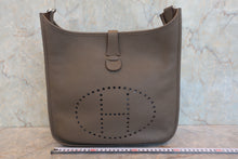 画像をギャラリービューアに読み込む, HERMES/エルメス エブリン3GM トリヨンクレマンス エトゥープ □Q刻印 ショルダーバッグ 800070111