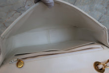 画像をギャラリービューアに読み込む, CHANEL/シャネル バイアスステッチチェーンショルダーバッグ キャビアスキン ホワイト/ゴールド金具 ショルダーバッグ 700060208