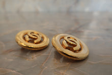 Load image into Gallery viewer, CHANEL CC mark earring Gold plate Gold Earring 500110143