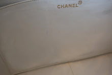 画像をギャラリービューアに読み込む, CHANEL/シャネル バイアスステッチチェーンショルダーバッグ キャビアスキン ホワイト/ゴールド金具 ショルダーバッグ 700060208