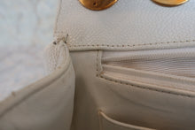 画像をギャラリービューアに読み込む, CHANEL/シャネル バイアスステッチチェーンショルダーバッグ キャビアスキン ホワイト/ゴールド金具 ショルダーバッグ 700060208