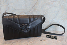 Load image into Gallery viewer, CHANEL Mademoiselle shoulder bag Lambskin Black/Gold hadware Shoulder bag 700120195