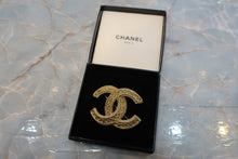 Load image into Gallery viewer, CHANEL CC mark brooch Gold plate Gold Brooch 500100248